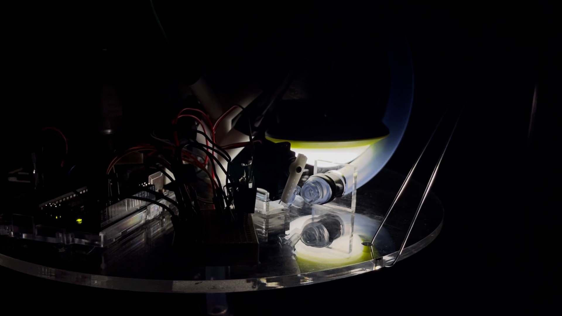 image of lamp and mechanism of bubble topia